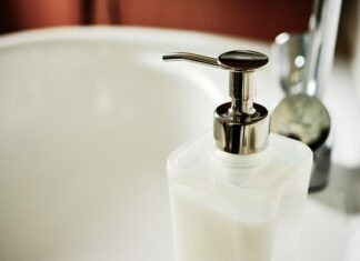 Czym można zastąpić mydło do brwi?