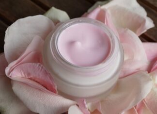 Czym się rożni serum od olejku do twarzy?