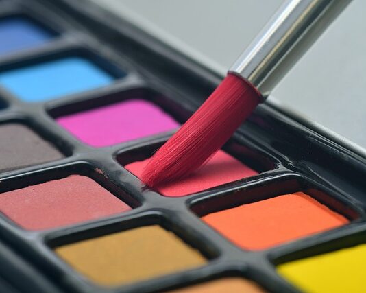 Czy warto malować brwi?